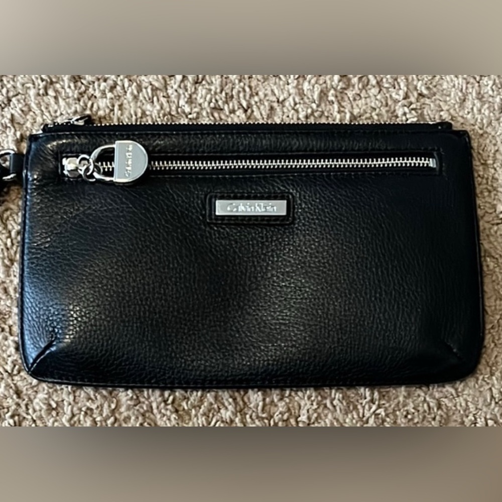 Calvin Klein Black Pebble Leather Large Wristlet EUC